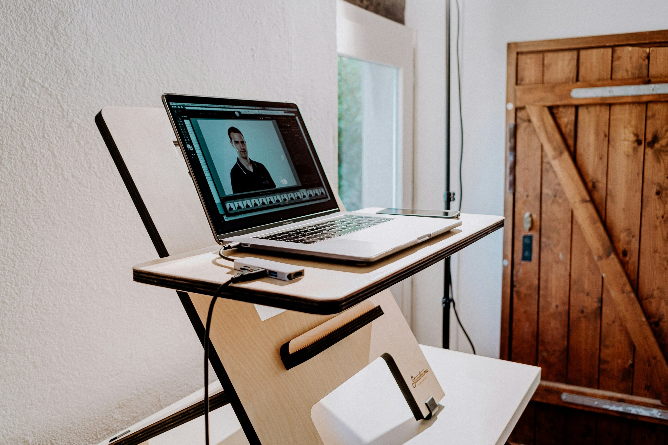 standsome-worklifestyle-IZ7sAugJAZg-unsplash laboral-online